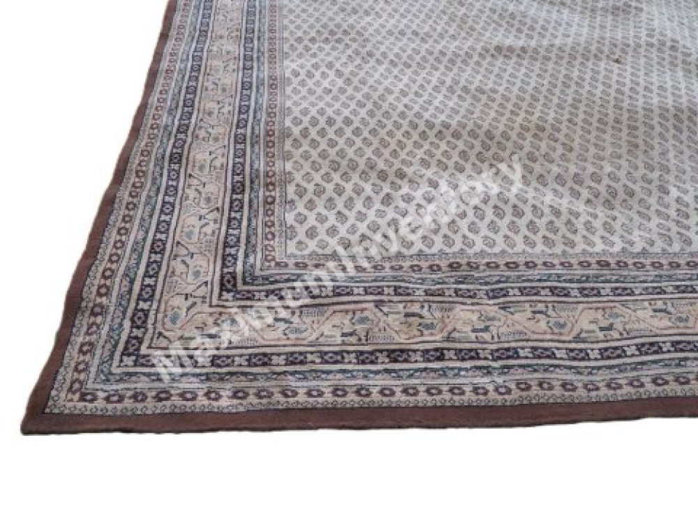 Perský koberec hnědý